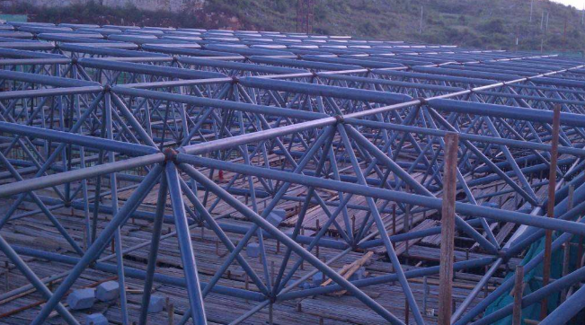 凌海概述网架加工中对钢材的质量的过细恳求